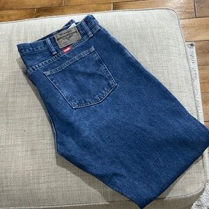 Like New Wrangler Men's Deep Blue Relaxed Jeans